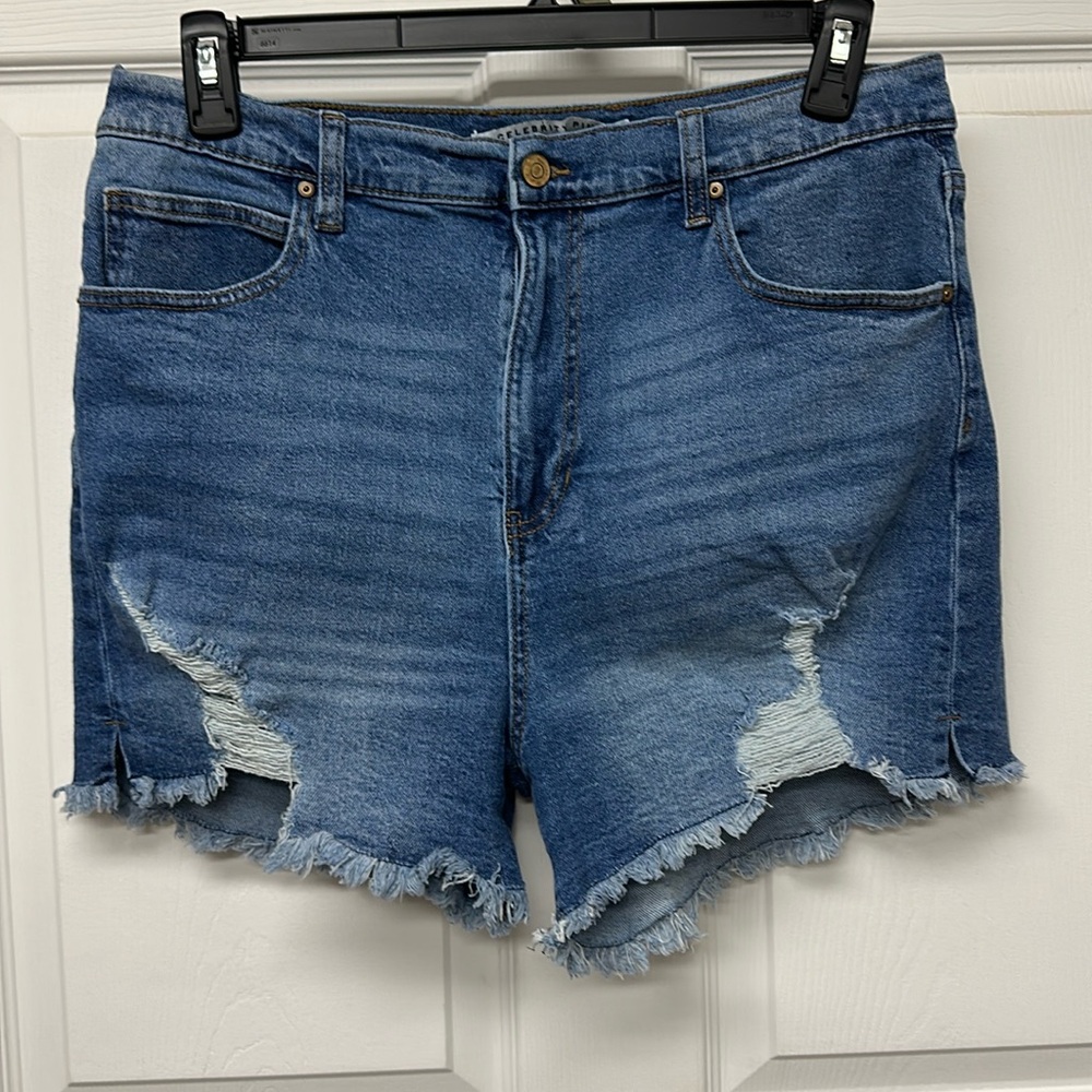 Celebrity Pink Jean shorts size 17/33